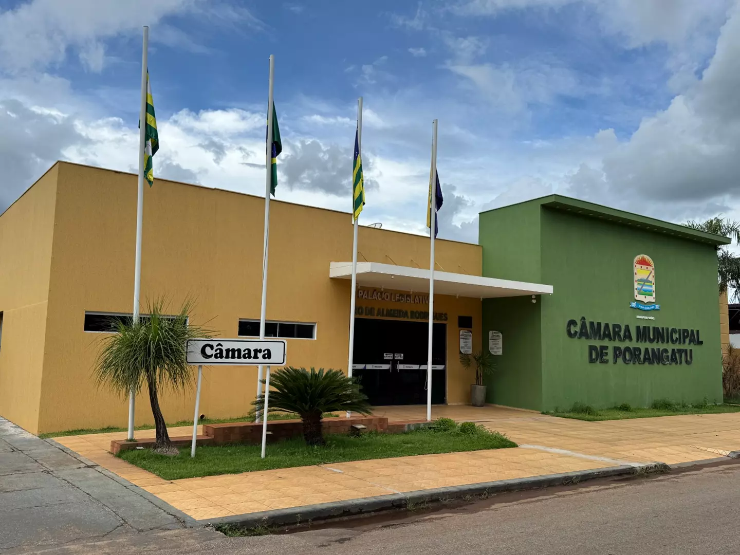 Vereadores de Porangatu,reunidos nesta segunda feira 2/3 projetos e requerimentos em pauta